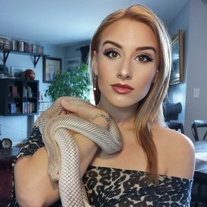 Meet your Posher, Abby